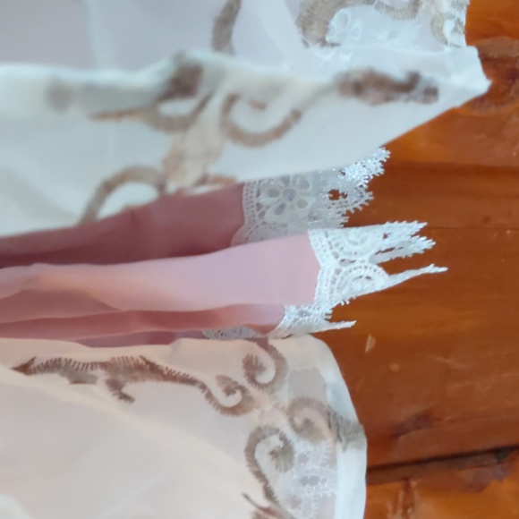 HOUSE OF JETTER* circle skirt, elastic waist lined, trimmed w/ intricate lace - Picture 3 of 8